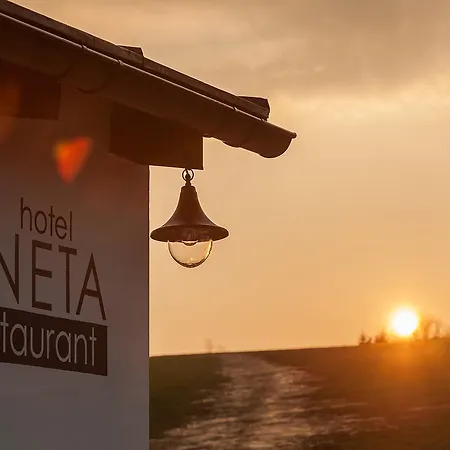 Hotel Aneta & Restaurant 4*